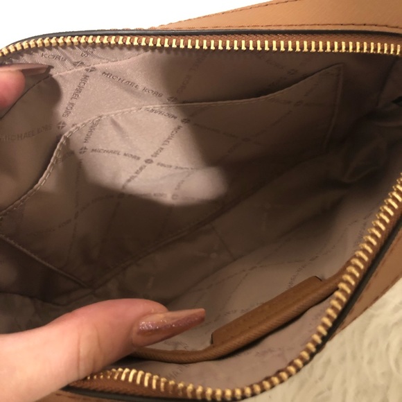 Michael Kors Crossbody - Picture 4 of 6